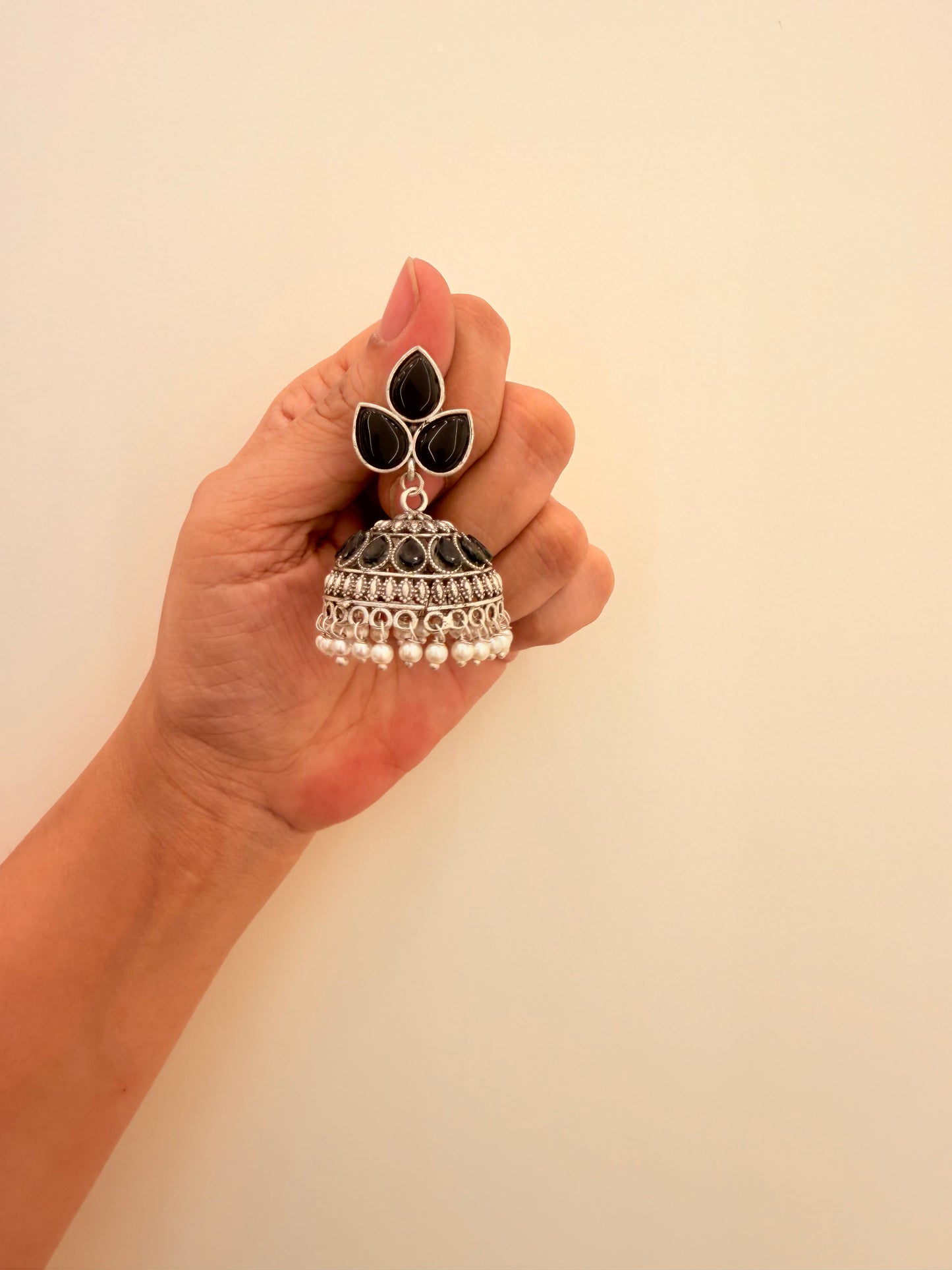 Traini Jhumka Black