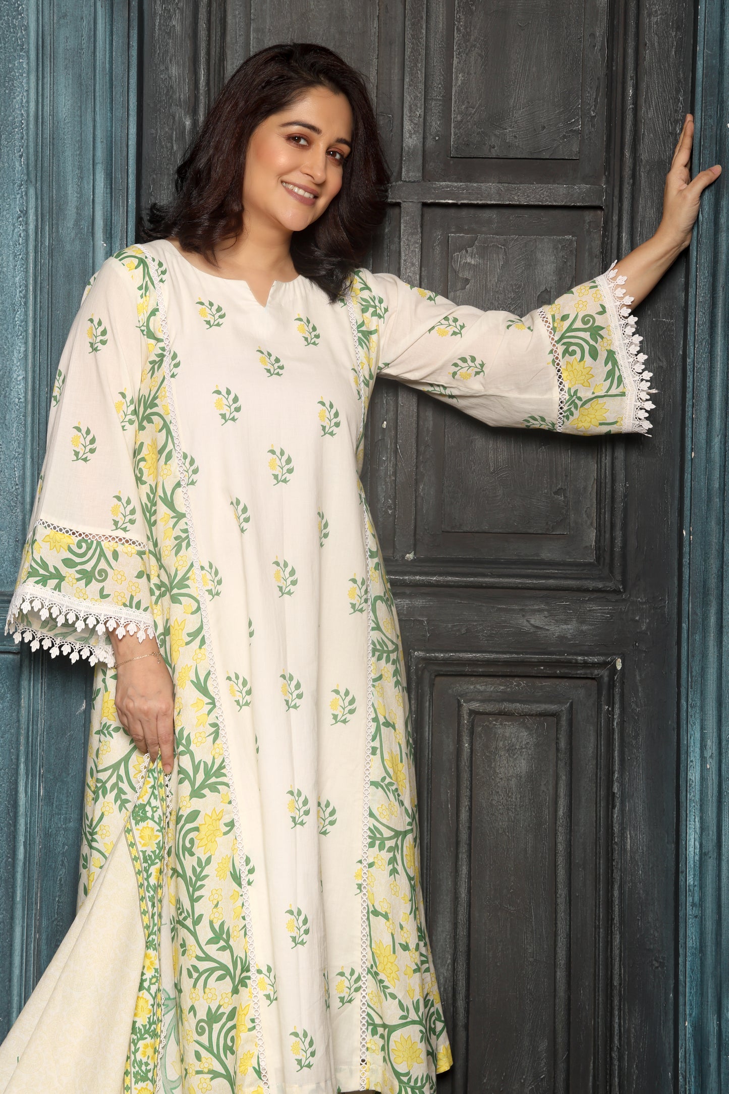 Gulshan-e-Noor (Yellow Flowers)