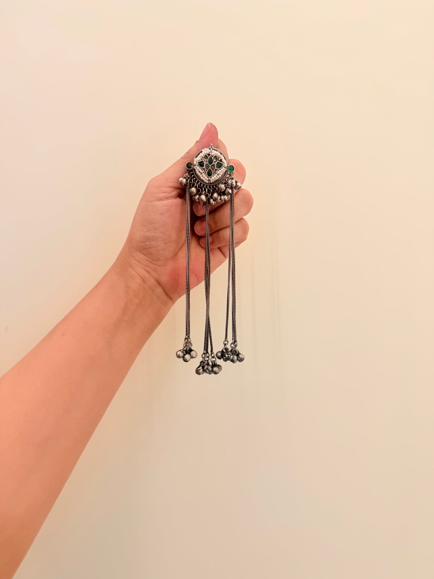 Echo strings green stone