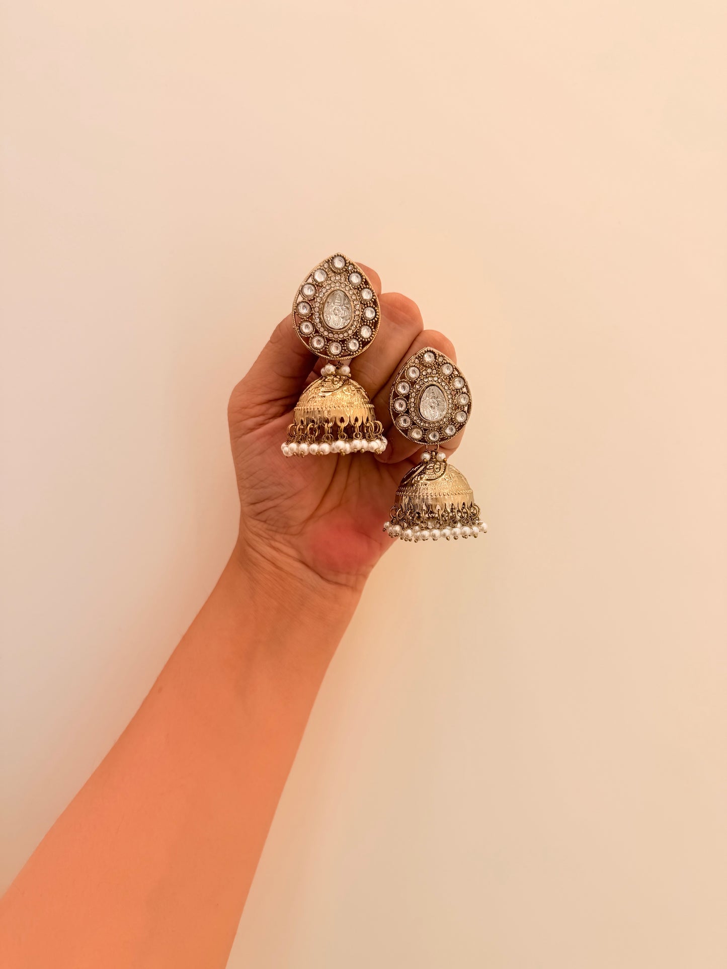 Shahnoor Jhumka White d12