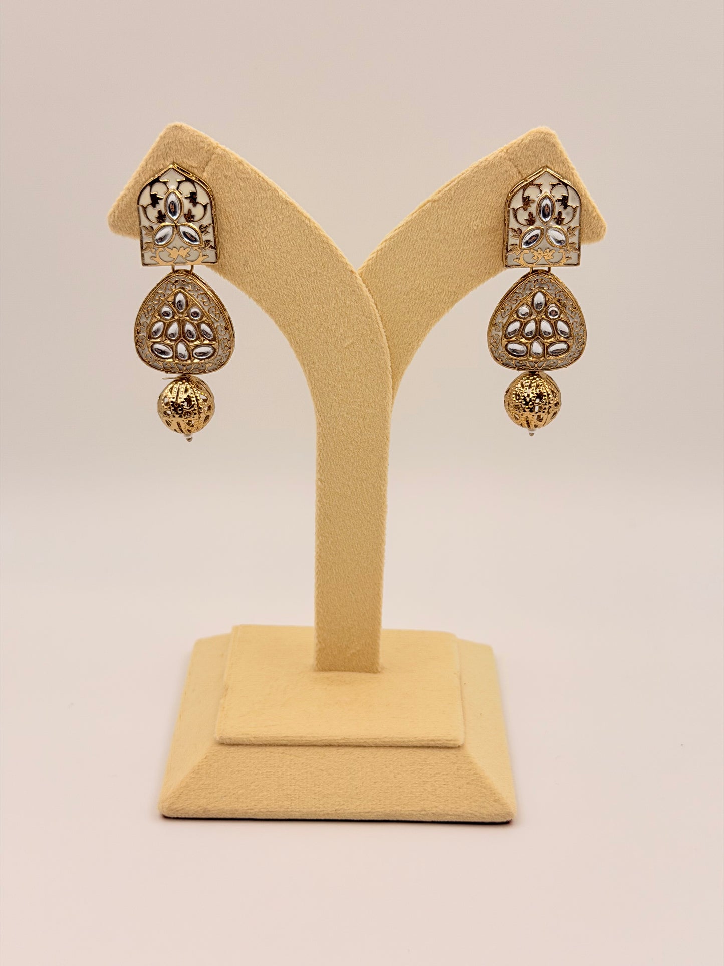 Noir Kundan White d49