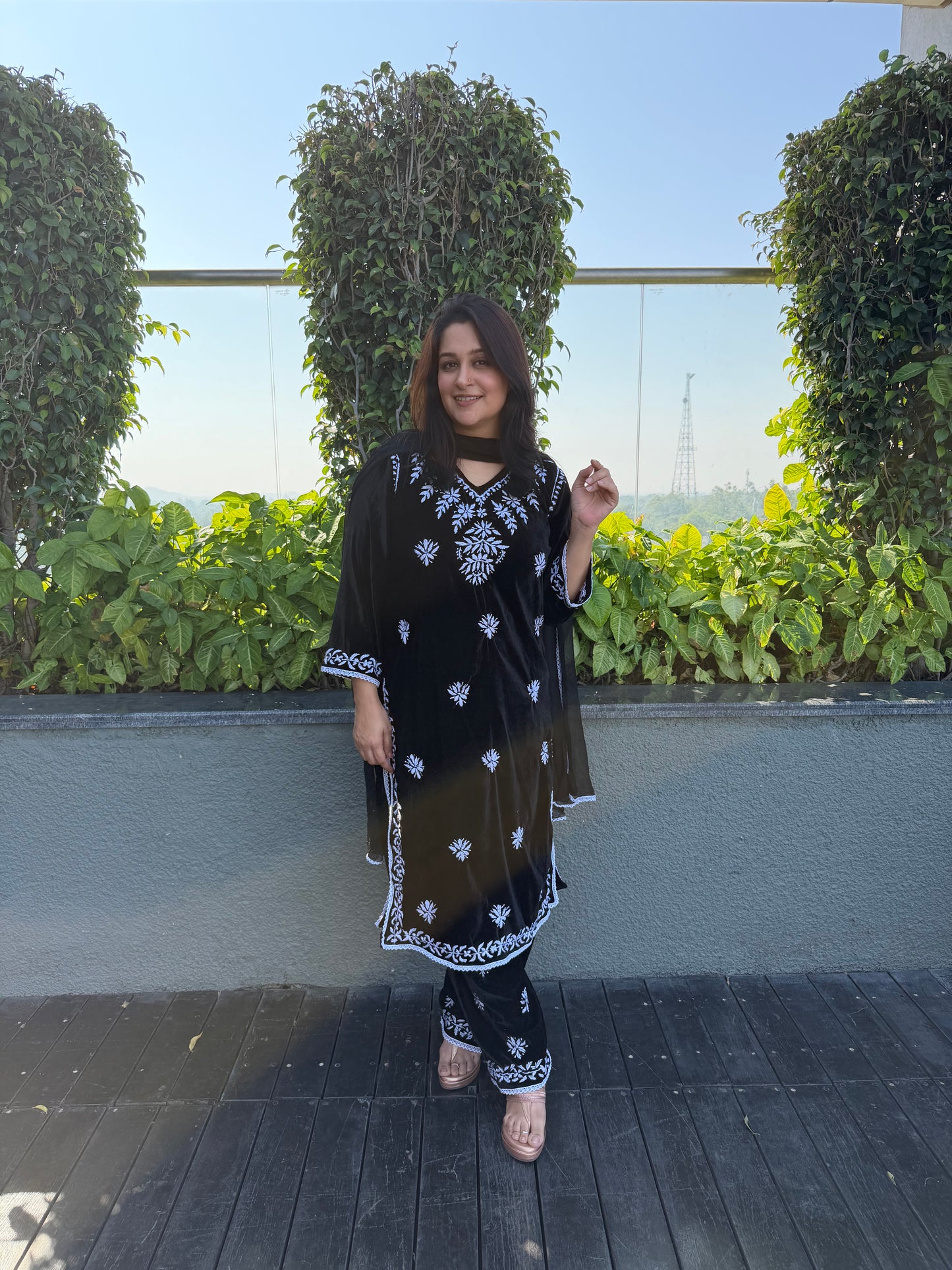 Makhmal Lucknowi Kurta set black