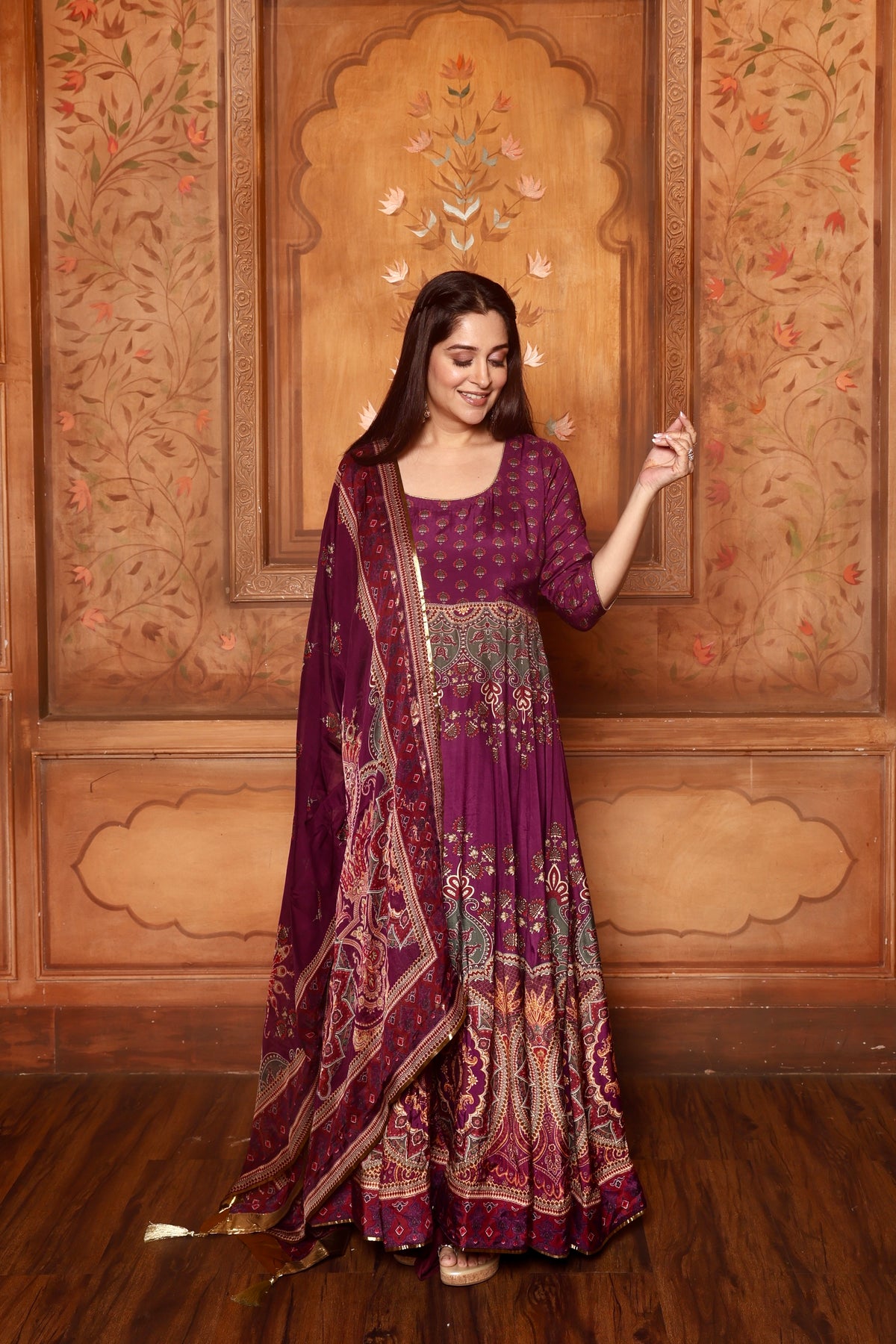NAQAASH ROYALÈ Burgandy