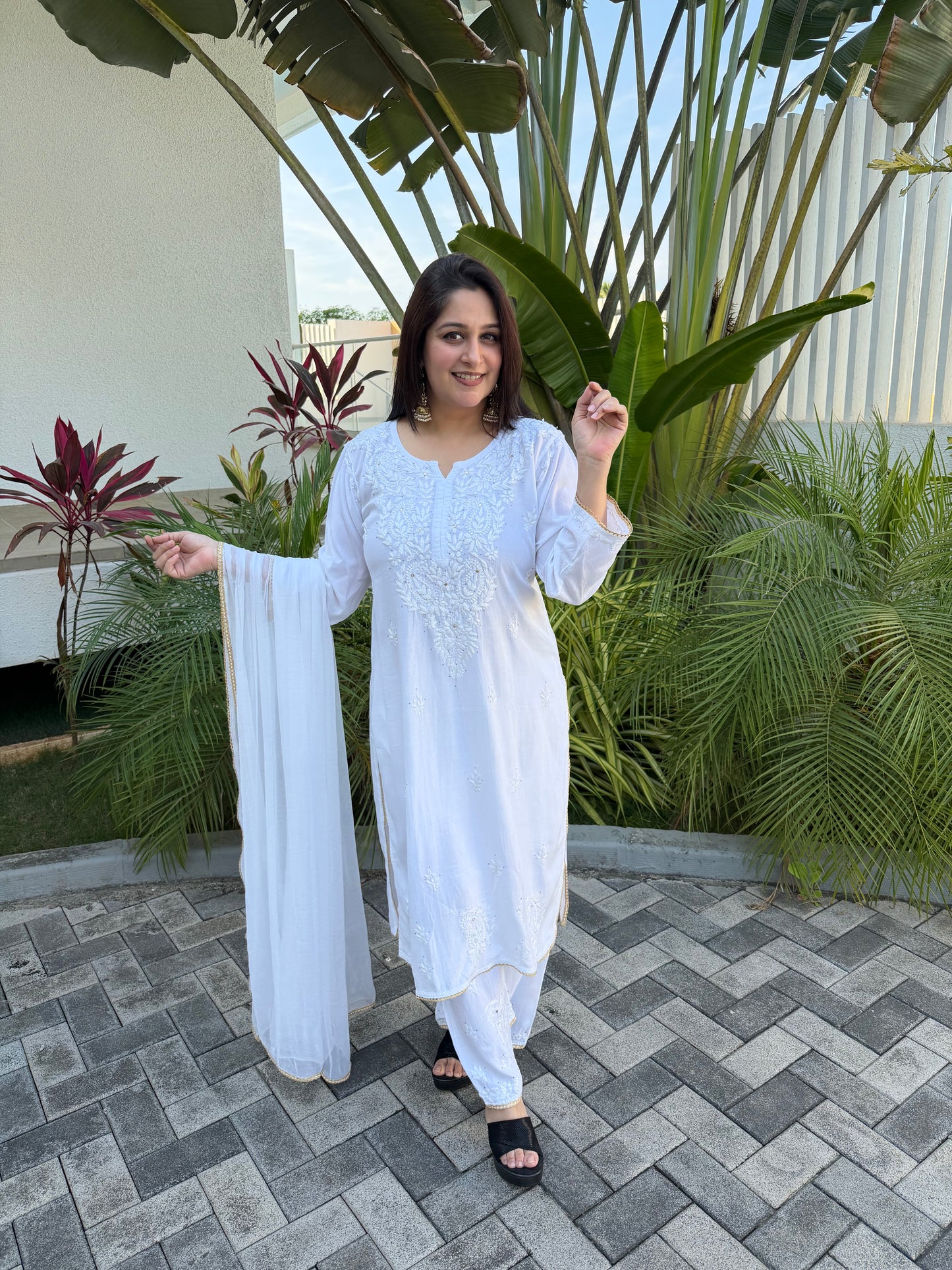 White Lucknowi Kurta Set With Mukaish Work