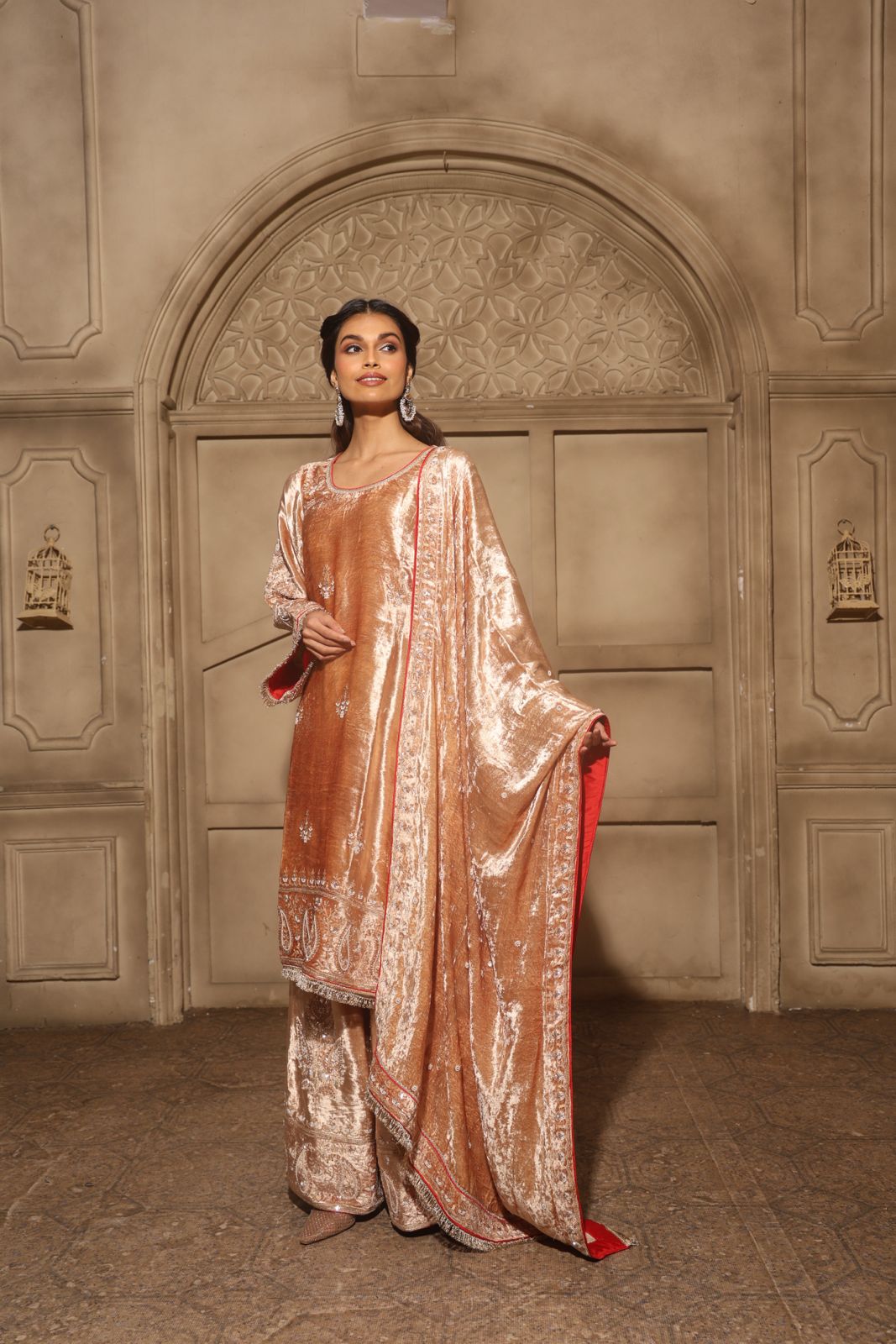 The Heritage Velvet Set Gold with Red