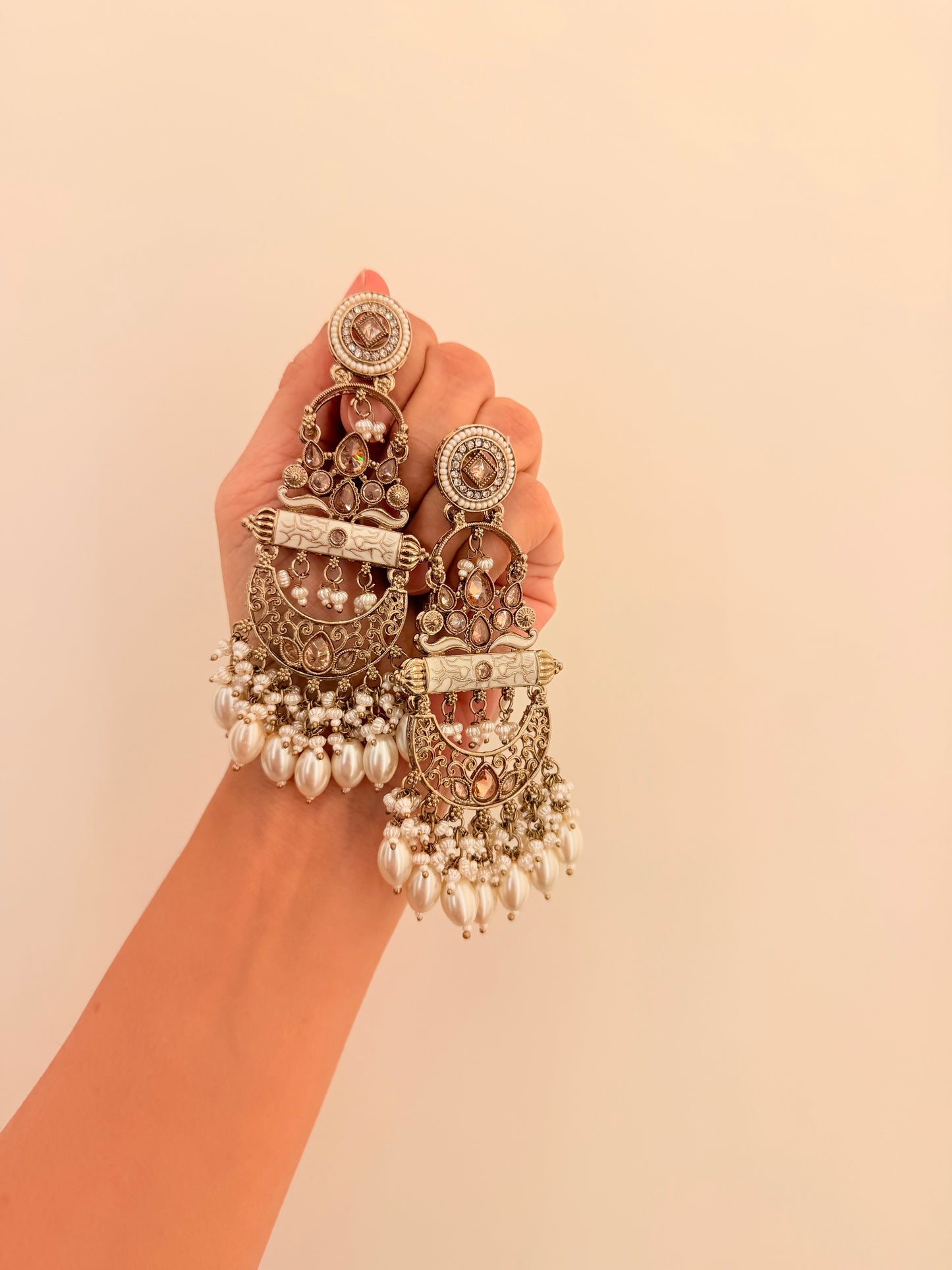 Dilkash Danglers D135 white