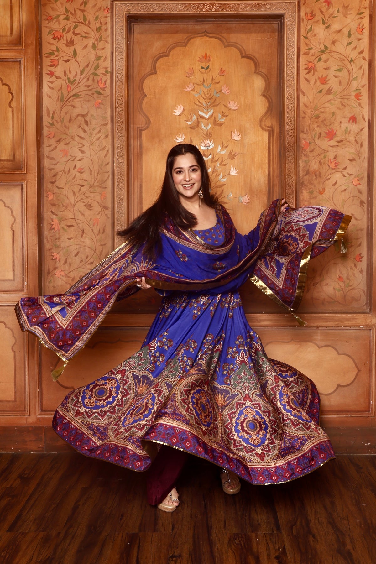 NAQAASH ROYALÈ Blue