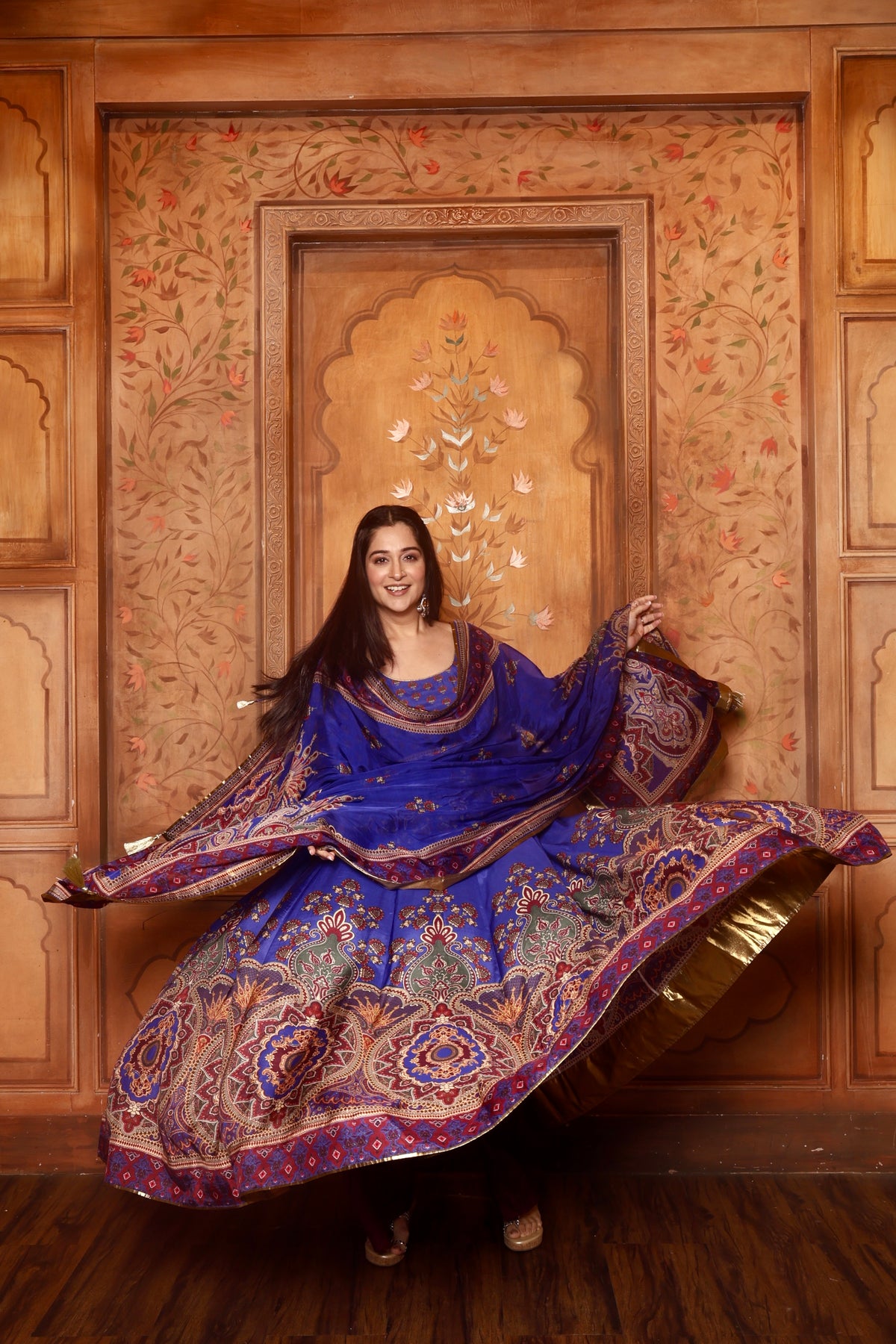 NAQAASH ROYALÈ Blue