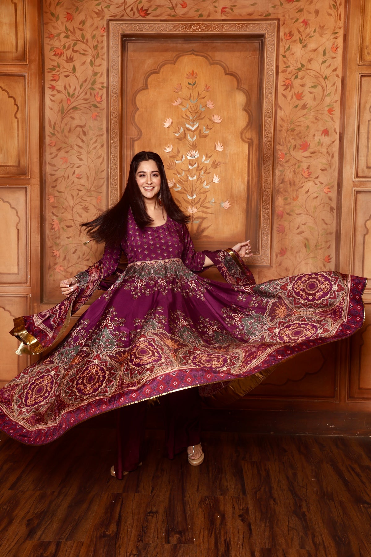 NAQAASH ROYALÈ Burgandy