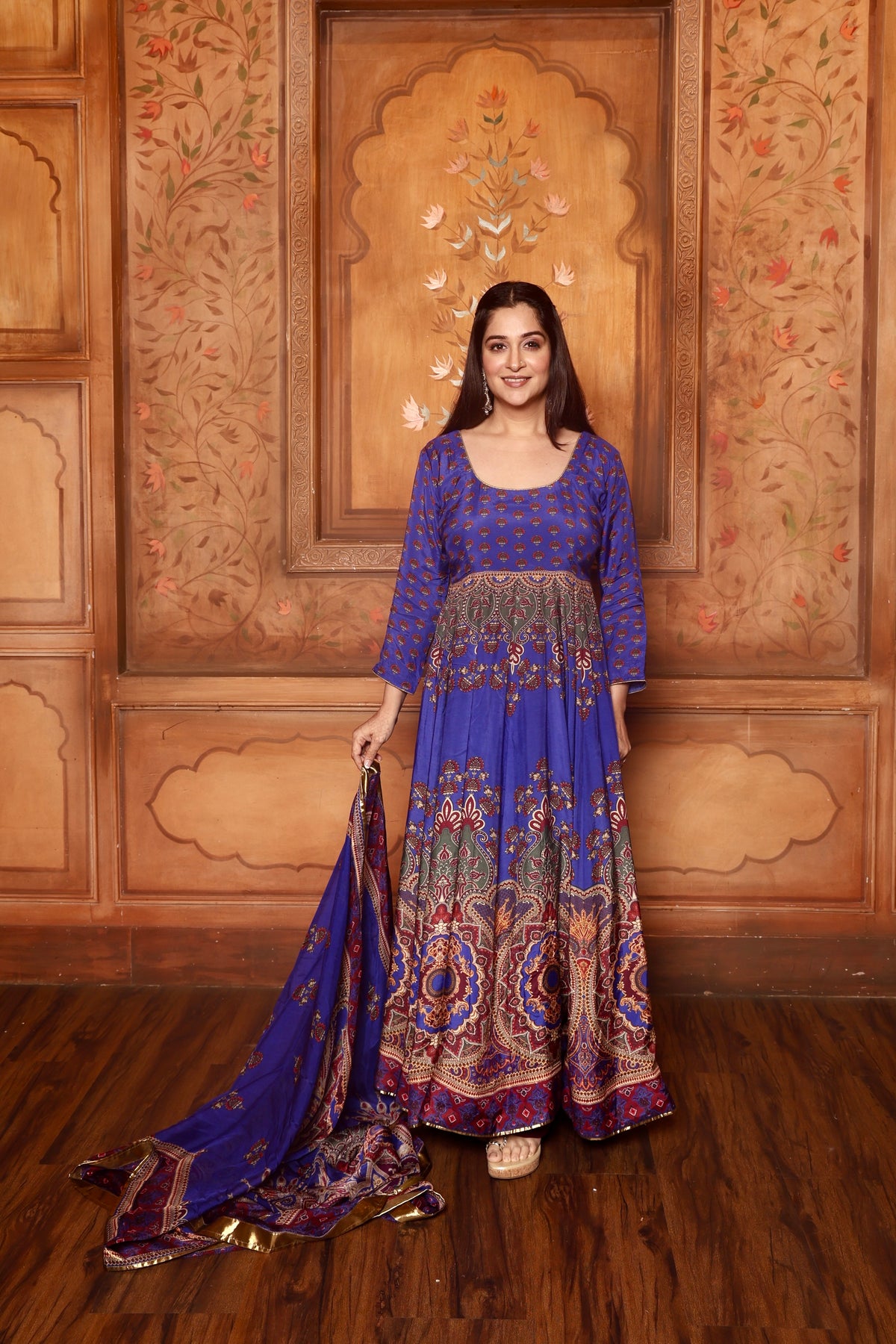 NAQAASH ROYALÈ Blue