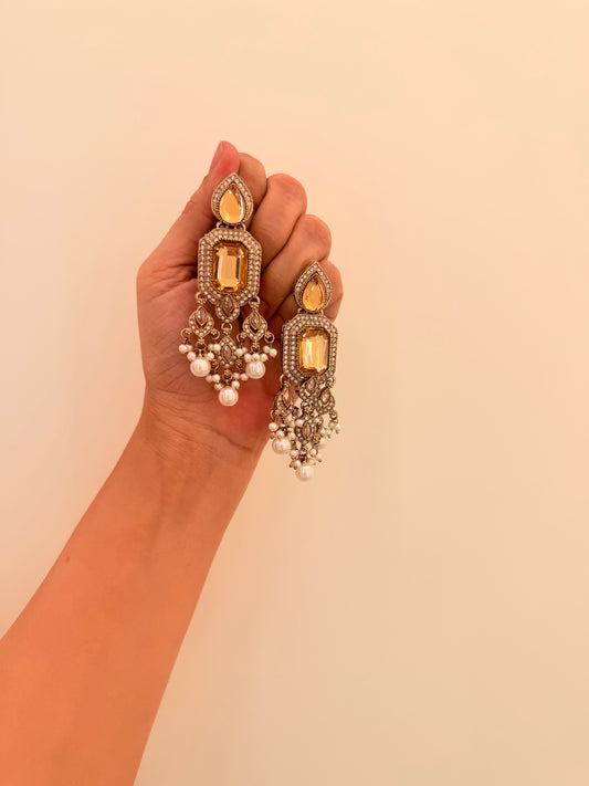 Zarveen Grace Golden Stone