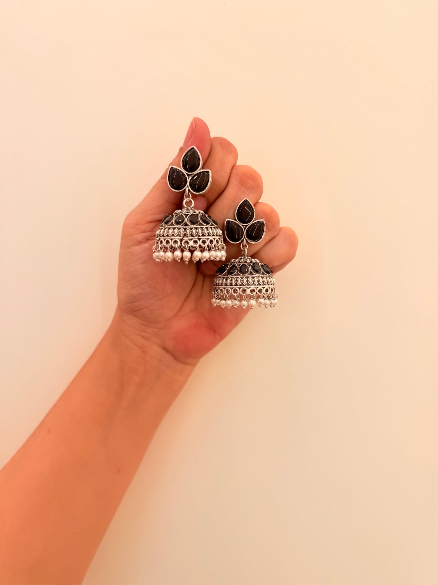 Traini Jhumka Black