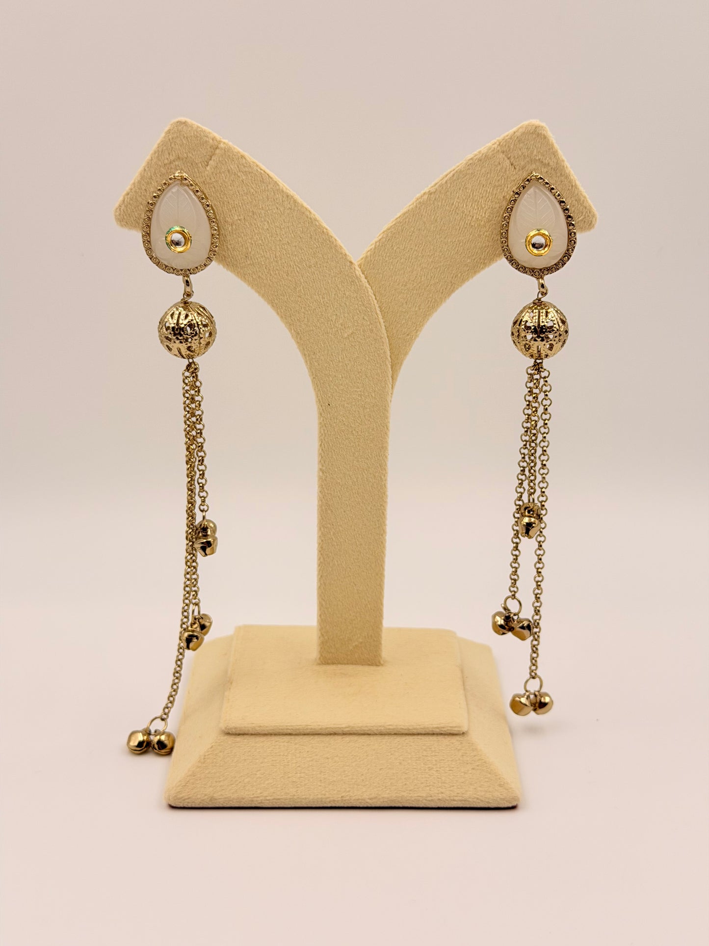 Sunehri Chains white d46