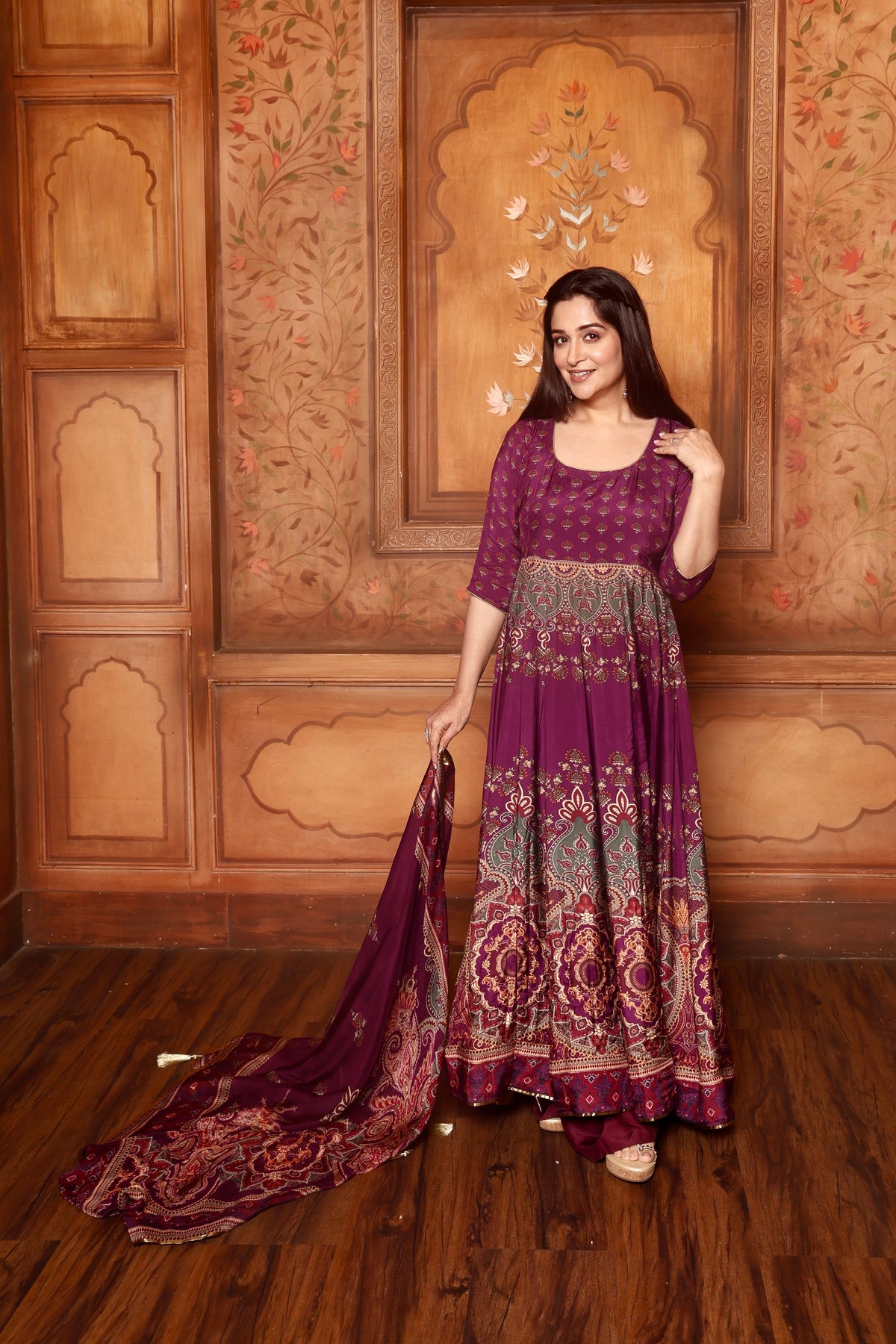 NAQAASH ROYALÈ Burgandy