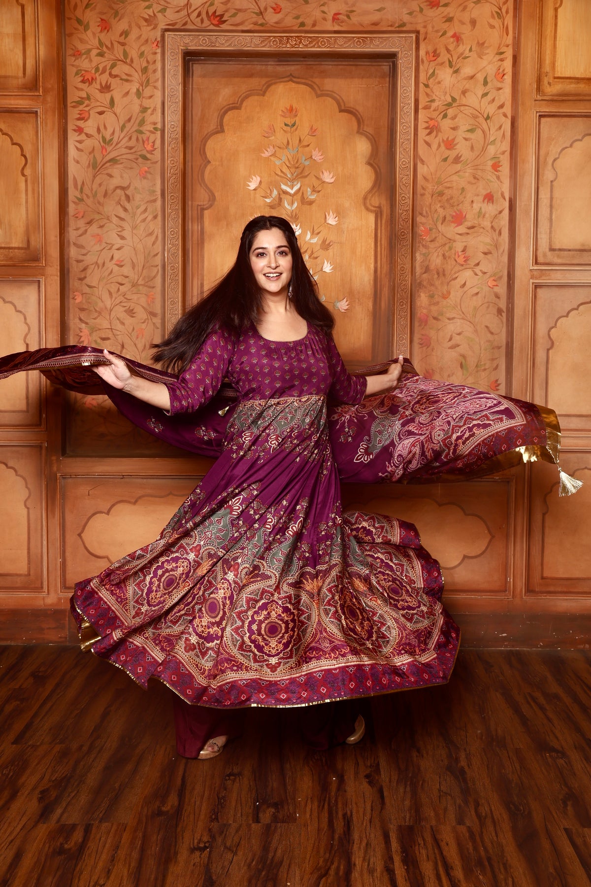 NAQAASH ROYALÈ Burgandy