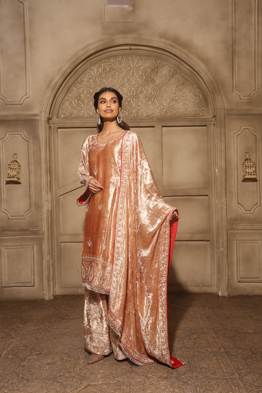 The Heritage Velvet Set Gold with Red